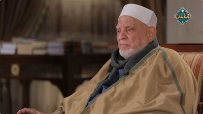 أحمد عمر هاشم: الإسلام  جعل للمرأة دوراً بارزاً فى بناء المجتمع| فيديو