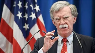 مفأجاة بشأن تفتيش منزل بولتون.. لم يوجه له أي اتهامات ولم يرتكب أي جرائم