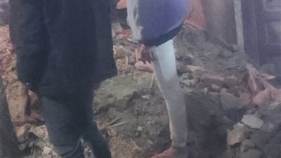 قاطنا بمفرده.. انتشال جثة عامل انهار عليه منزل من 3 طوابق بسوهاج