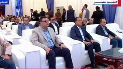 رئيس الوزراء يسلم عددًا من عقود وحدات المبادرة الرئاسية 