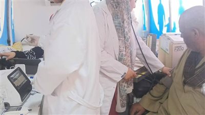 محافظ المنيا يطلق قوافل طبية مجانية بجميع مراكز المحافظة ضمن احتفالات العيد القومي