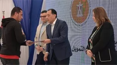ضمن المبادرة الرئاسية.. مدبولى يسلم عقود وحدات سكنية لـ منخفضي ومتوسطي الدخل