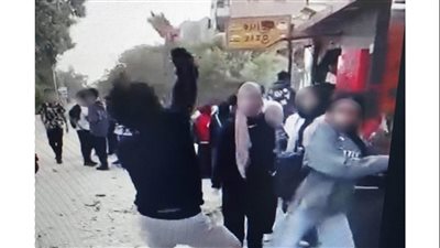 تعمد مضايقة الفتيات.. ضبط عاطل يرقص في الشارع بحركات خادشة للحياء 