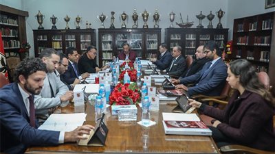 ملف المدرب الأجنبي.. الأهلي: شوفوا الدولار واليورو بكام ومداخيل النادي بالجنيه