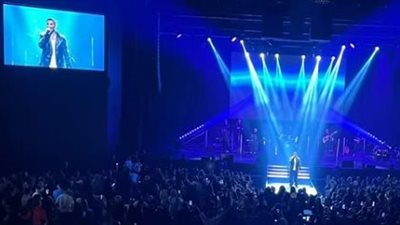 أحمد سعد يوجه تحية لفلسطين خلال حفله الثاني بسيدني 