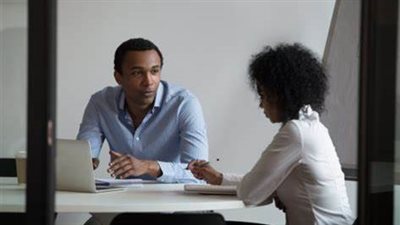 ما هو الاستماع الفعّال بين الأزواج.. وكيف يغيّر العلاقات للأفضل؟