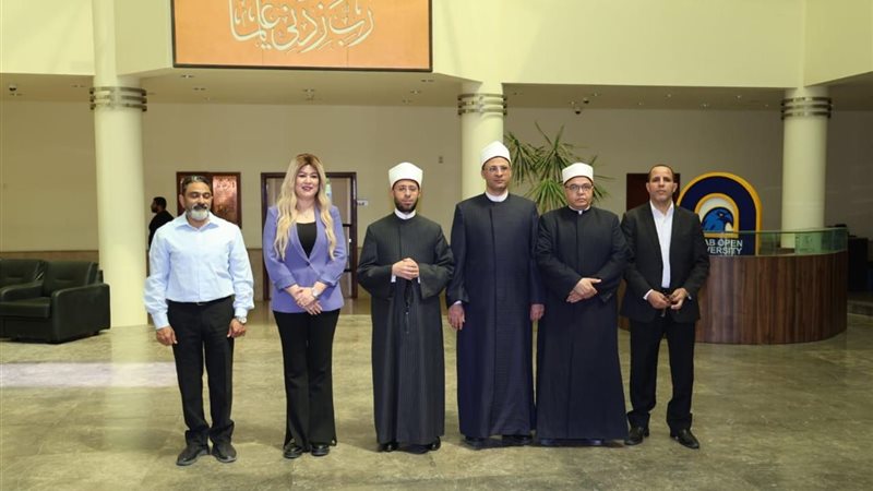 وزير الأوقاف في الجامعة