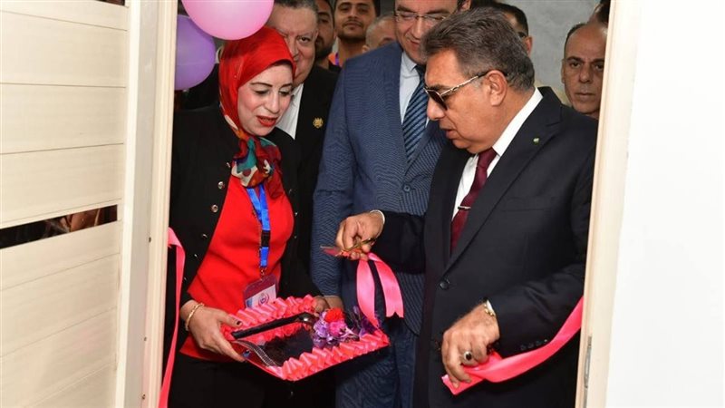 محافظ الدقهلية أثناء