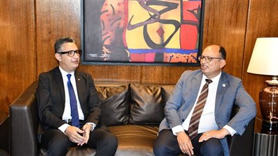 رئيس جامعة حلوان يستقبل وزير التموين في مجمع الفنون والثقافة