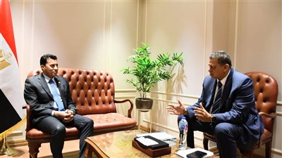 وزير الرياضة ورئيس اتحاد اليد يبحثان  استعدادات مصر لاستضافة بطولة العالم