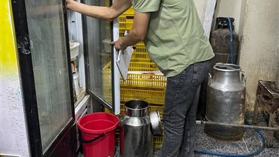 إعدام أغذية ومشروبات وزيوت غير صالحة .. وتحرير 128 محضر وغلق 18 منشأة بالسويس 