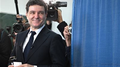 بأكثر من 54% من الأصوات .. نيكوسور دان يفوز برئاسة رومانيا