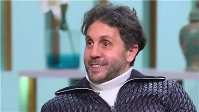 قروى ساذج..هشام ماجد ينتقل من القرية إلى  كومباوند للبحث عن فضيحة| خاص