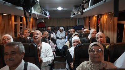 لبيك اللهم لبيك.. محافظ الغربية يودع الحجاج قبل سفرهم للأراضي المقدسة