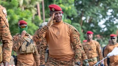 تصاعد الهجمات المتطرفة في بوركينا فاسو وتحذيرات من انقلاب مرتقب على تراوري