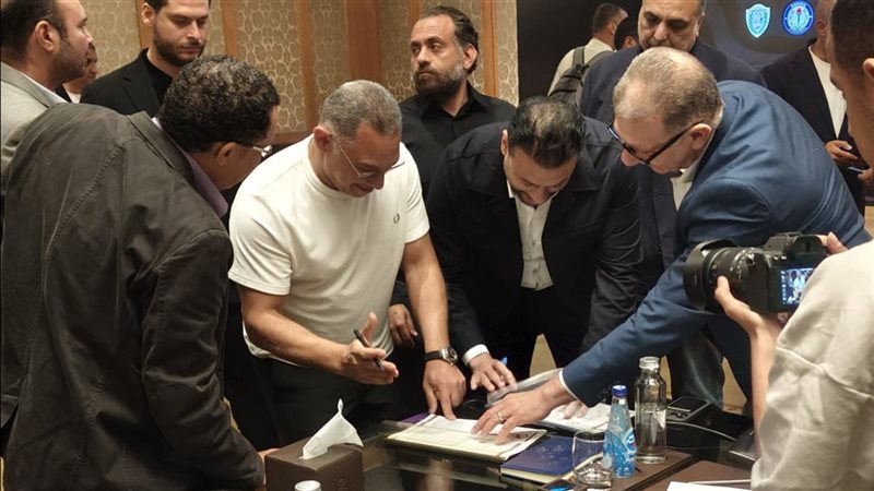 توقيع ممثلوا أندية