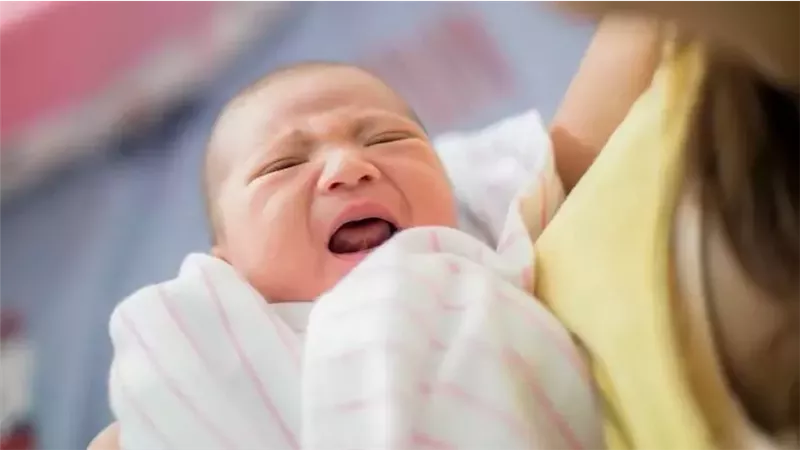 أسباب المغص عند الرضع