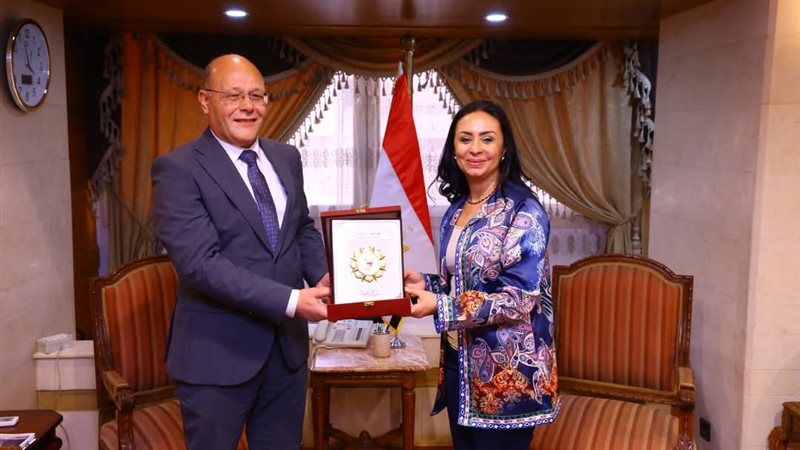 مايا مرسي ورئيس جامعة