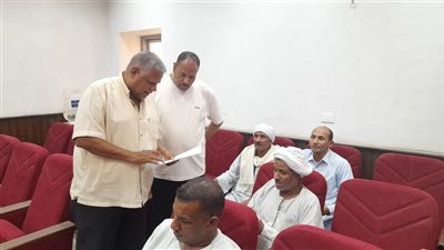 رئيس مجلس مدينة قوص يبحث 13 طلبا وشكوي خلال اللقاء المفتوح 