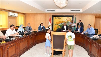  محافظ الفيوم يوجه بتجهيزعددا من الفتيات المقبلات على الزواج 