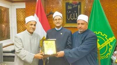 وكيل أوقاف القليوبية يكرم الشيخ أحمد جاد مدير التفتيش ويصفه بالعالم الرباني