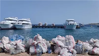 حفاظا على البيئة.. استخراج 5 أطنان مخلفات من قاع البحر بشواطئ شرم الشيخ
