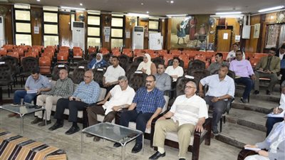 محافظ بني سويف يتابع الاستعدادات النهائية لامتحانات نهاية العام لـ570 ألف طالب