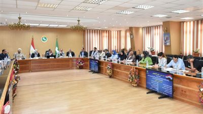 محافظ الشرقية يوجه بدعم الأسر الأولى بالرعاية وتوفير فرص عمل لذوي الهمم