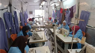 «مهنتك مستقبلك»... عمل الجيزة تنظم تدريب للفتيات حول فنون الخياطة والتفصيل  