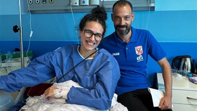 روح الفريق تتجلى .. لاعبات الأهلي يدعمن زميلتهن فرح الشاذلي بعد إصابتها (صور)