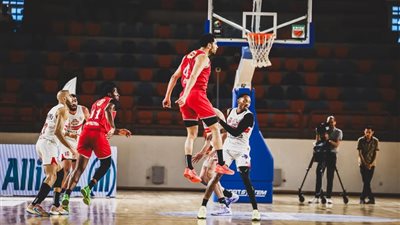 الزمالك يهزم الأهلي في كلاسيكو السلة .. ويفرض مباراة فاصلة بنصف نهائي السوبر