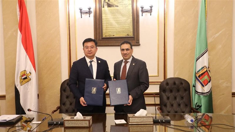 جانب من توقيع مذكرة