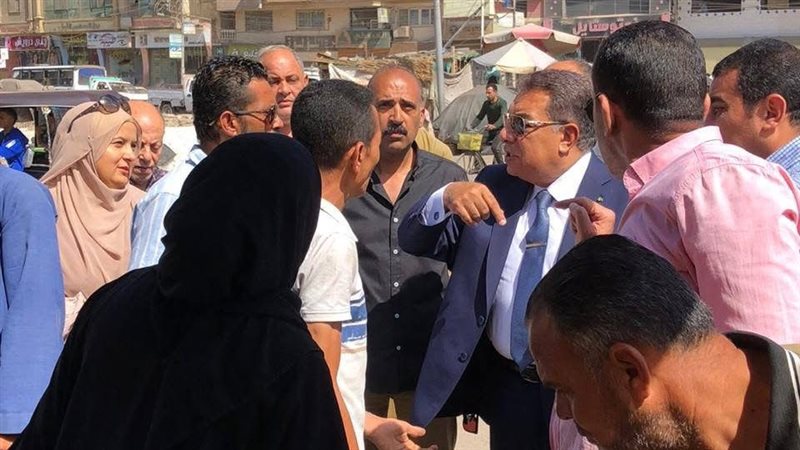 محافظ الدقهلية أثناء