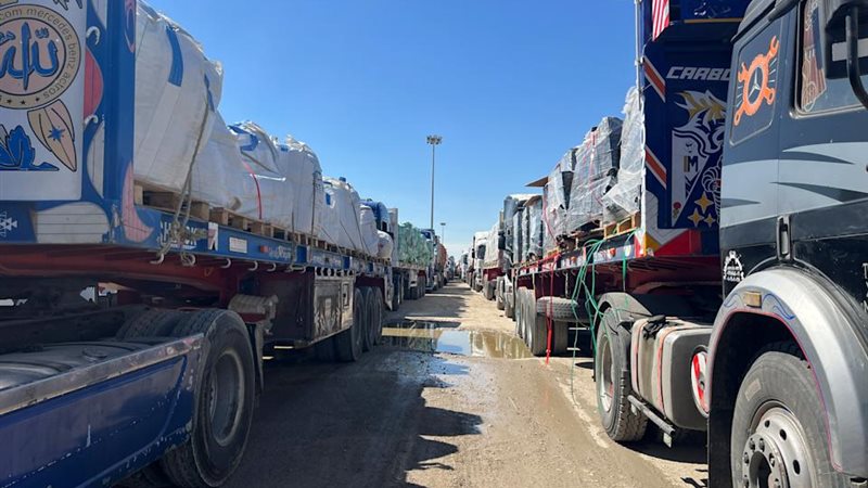 ادخال 30 شاحنة مساعدات