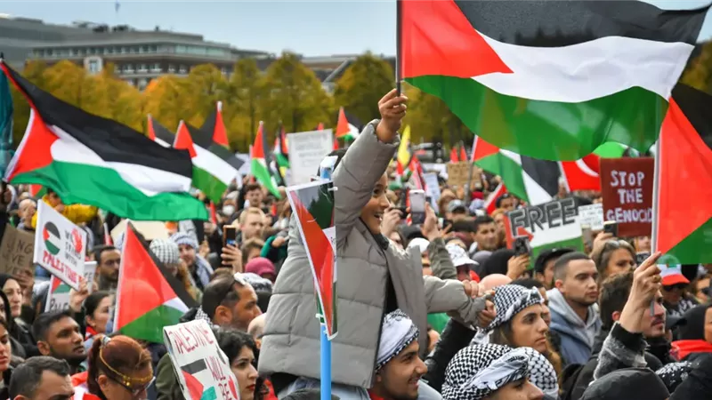 شارك أكثر من 100,000