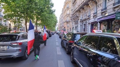 بسبب تعريفة الأجرة.. تظاهر الآلاف من سائقي الأجرة في فرنسا