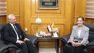جامعة المنيا تستقبل السفيرة نائلة جبر لمناقشة مكافحة الهجرة غير الشرعية