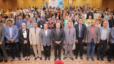 رئيس جامعة السويس يفتتح فعاليات المؤتمر الطلابي السابع لكلية العلوم