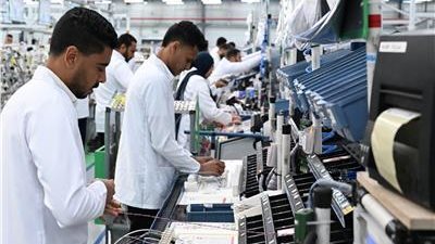 مدبولي: مصر أصبحت مركزا لتصدير الضفائر الكهربائية لكل مصانع السيارات في العالم