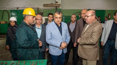 وزير الإنتاج الحربي يتابع مراحل التصنيع بشركة حلوان للصناعات الهندسية 