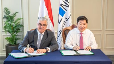 باستثمارات 17 مليون دولار.. توقيع عقد مشروع هايتكس الصينية لصناعة الأقمشة 