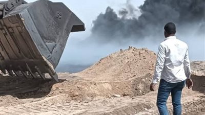 بعد تجدد تصاعد الأدخنة .. استمرار جهود السيطرة على حريق مصنع الكوك بالصف 