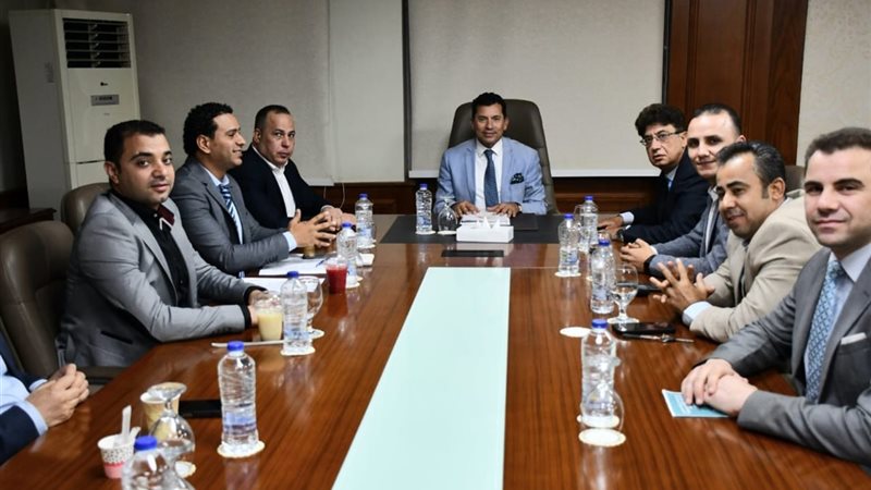 اجتماع وزير الرياضة