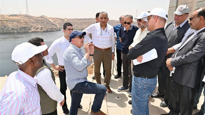 وزير الري اثناء الجولة