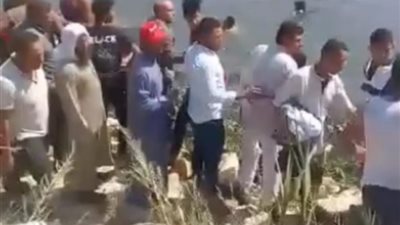مصرع طفلين توأم غرقاً وإنقاذ الأب بعد انقلاب سيارتهم في البحيرة