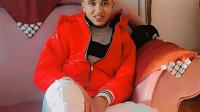 جيرانه وأهله بيودعوه.. تشييع جثمان سائق توك توك لقى مصرعه طعنا بأسيوط |صور