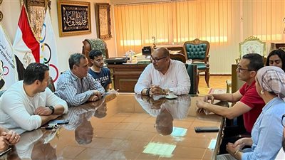 ياسر إدريس يستقبل وفد دبلومة الإدارة الرياضية بـ «فيفا»