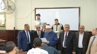 رئيس جامعة الأزهر يتفقد امتحانات كلية القرآن بطنطا ويطمئن على مستوى الأسئلة