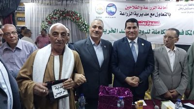 مستقبل وطن يدعم فلاحي بني سويف بـ100 برميل رش حشري