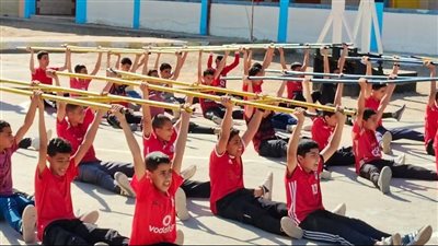 محافظ كفرالشيخ وقائد قوات الدفاع الشعبي والعسكري يتفقدان فصول محو الأمية